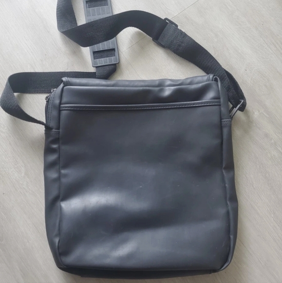 YveSaint Laurent Parfums Promotional Messanger Bag - Picture 4 of 7